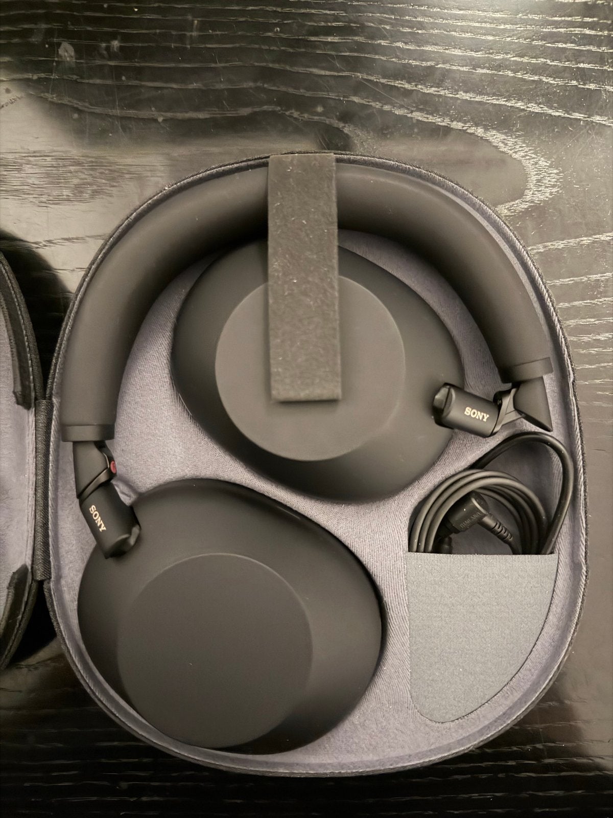 ALMOST NEW Sony WH-1000XM6 with Noise Cancelling