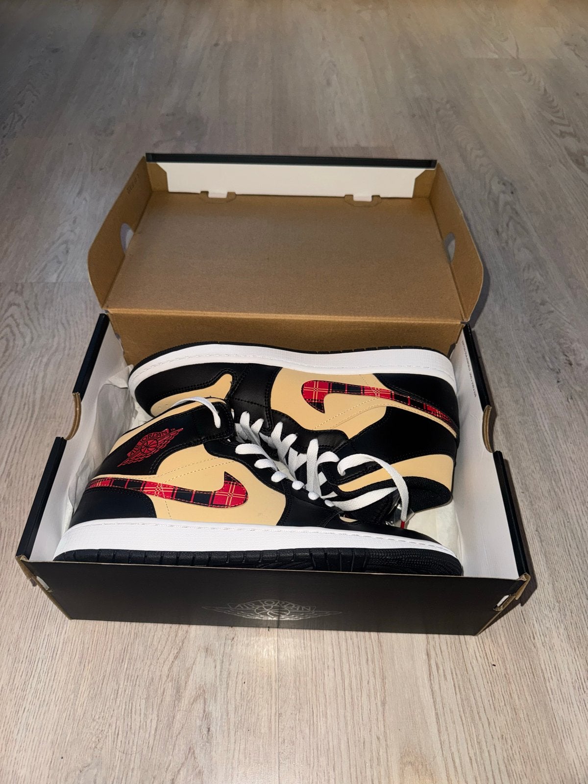 Nike Air Jordan 1 Mid SE Tartan Swoosh, Ophalen of Verzenden, Nieuw, Zwart, Sneakers of Gympen