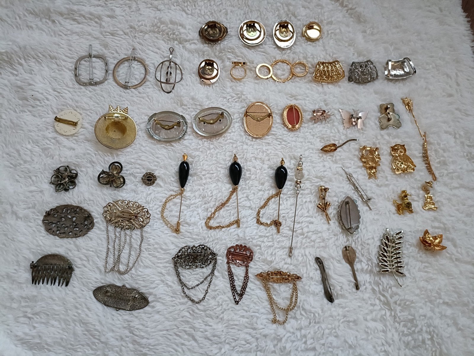 Pakketje sjaal clips, broches, speldjes. Oud en nieuwer., Ophalen of Verzenden