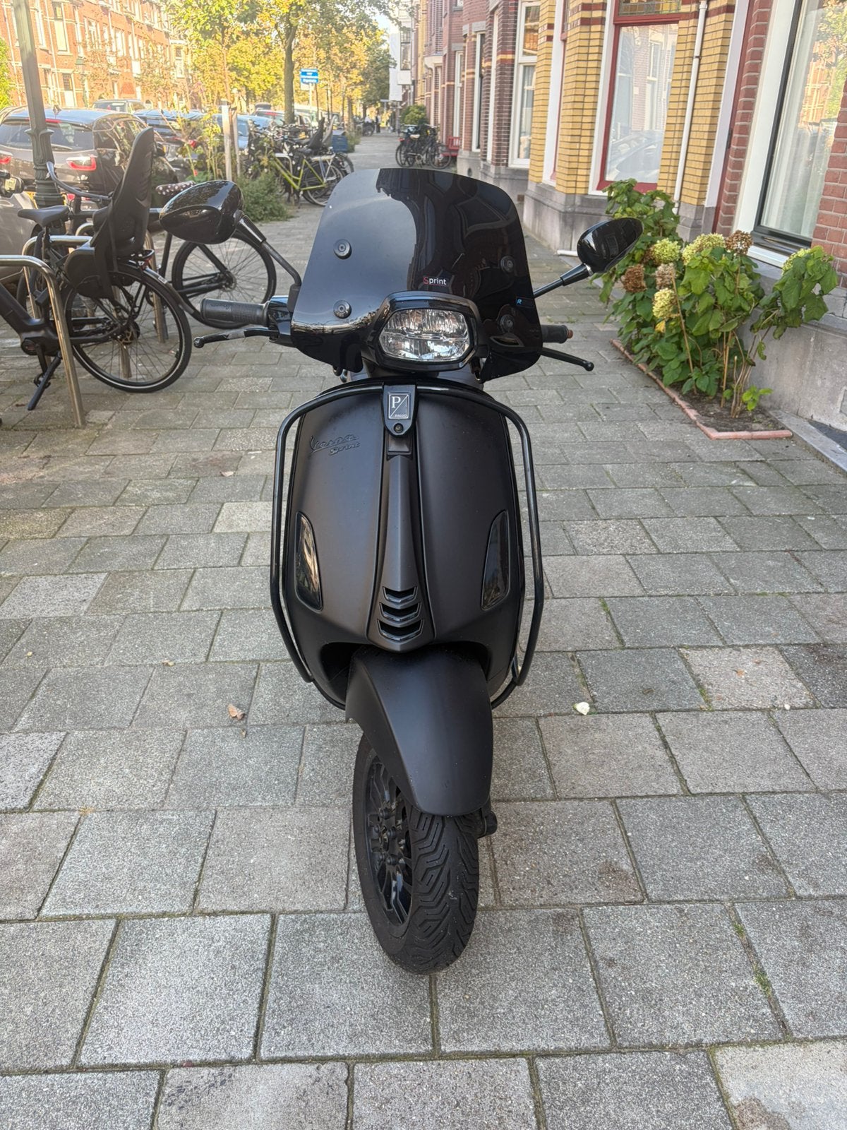 Mat zwarte vespa print 2021, Fietsen en Brommers, Ophalen, Overige modellen, Maximaal 45 km/u, Zo goed als nieuw