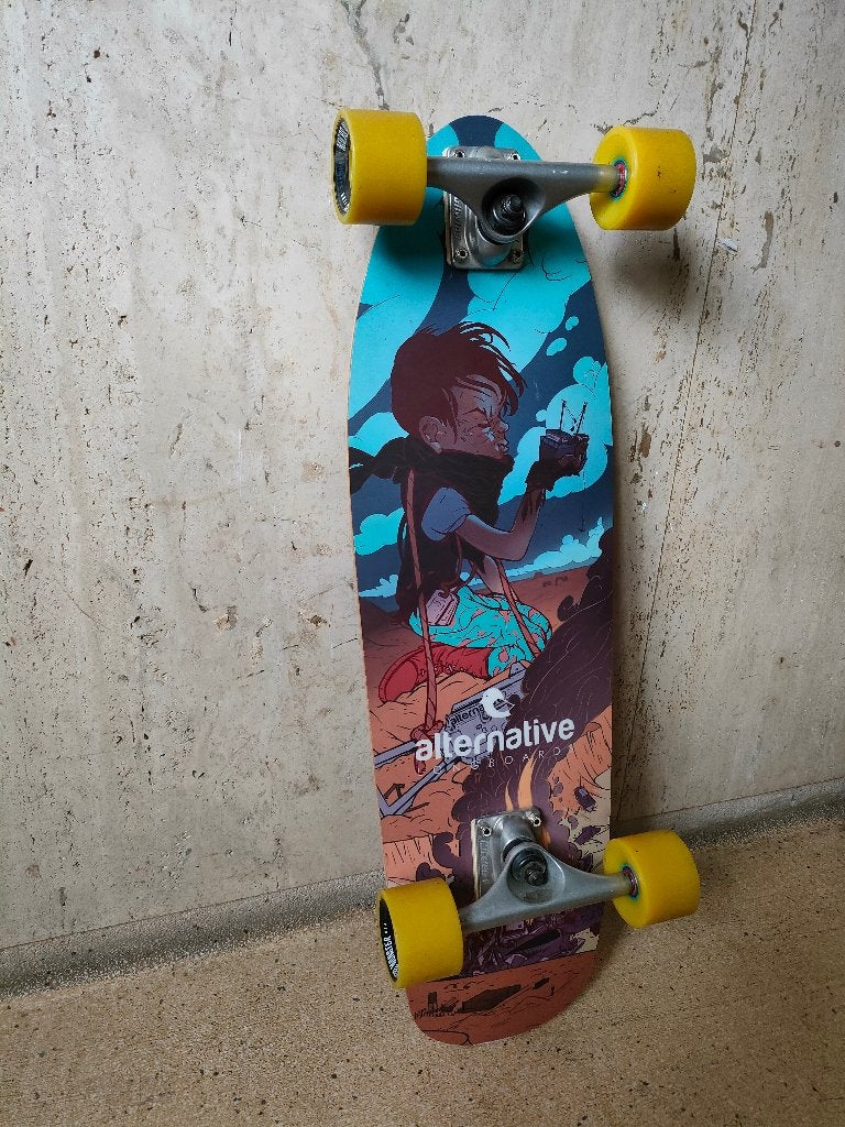 Skateboard. 72cm. Deck is handmade. New wheels + bearings., Ophalen, Zo goed als nieuw, Skateboard