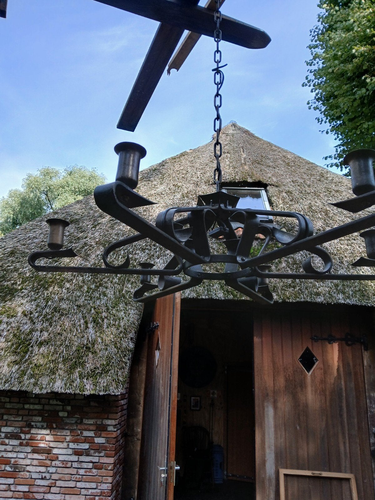 Twee x  grote metalen kroonluchter, Ophalen