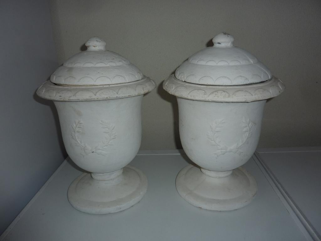 Stenen potten met deksel., Ophalen