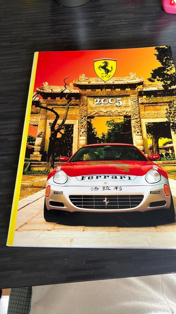 Ferrari jaarboek 2005, Ophalen of Verzenden, Zo goed als nieuw, Ferrari