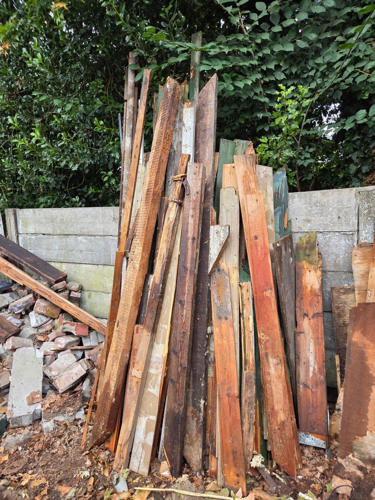 Diverse partij gebruikt hout en planken voor haardhout, Ophalen, Overige houtsoorten