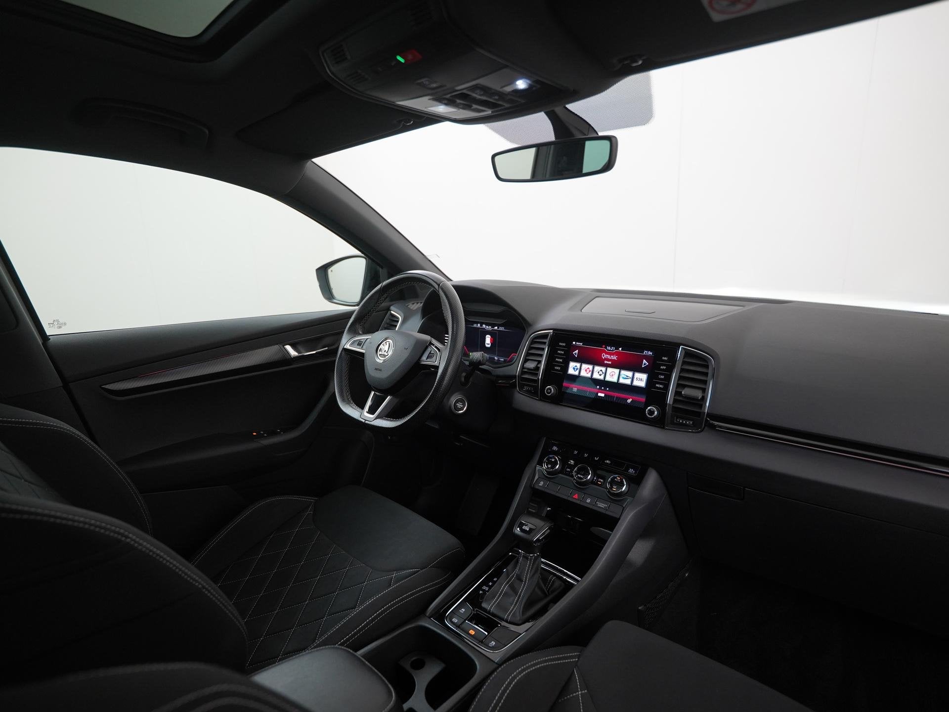 Skoda Karoq 1.5 TSI ACT Sportline DSG | Trekhaak | Panoramad, 12 maanden, Stof, 4 cilinders, Karoq