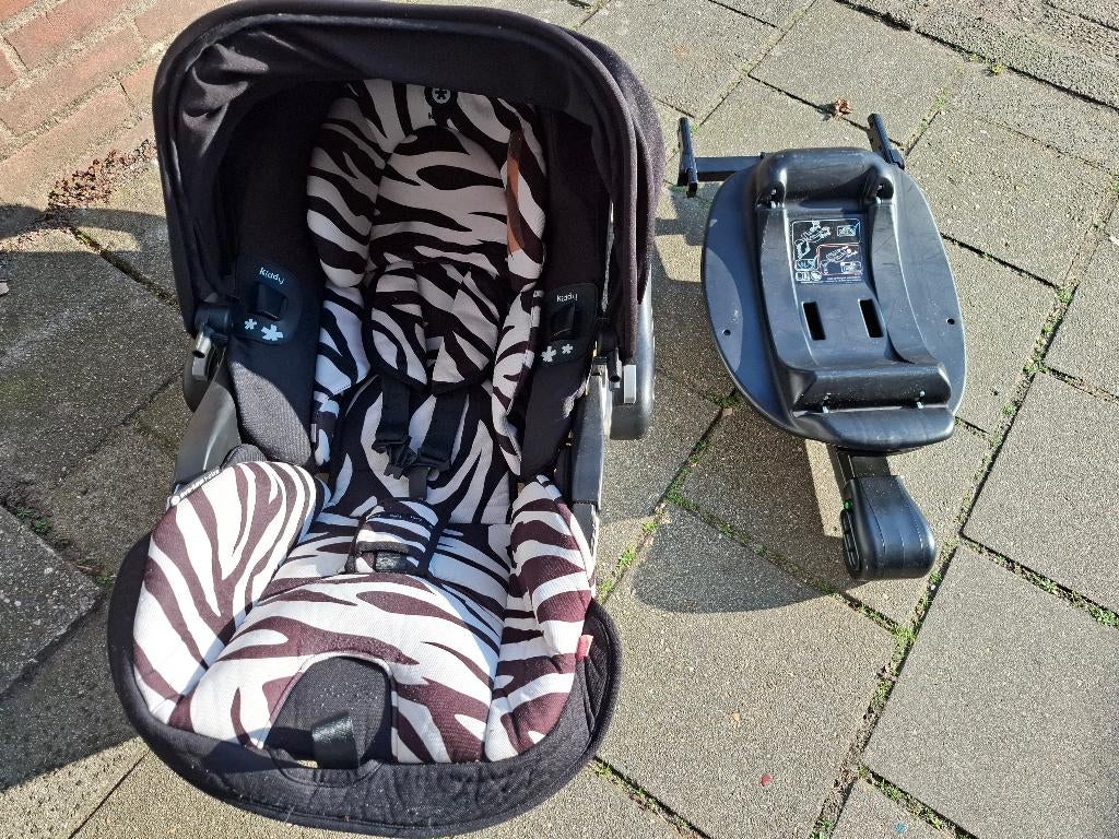 Kiddy Evoluna i-size zebra + iso fix base, Zo goed als nieuw, Isofix, 0 t/m 13 kg, Ophalen
