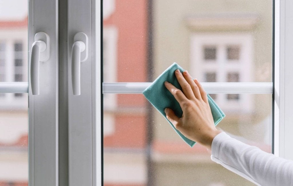 Schoonmaak en strijkservice aan huis, Schoonmaken