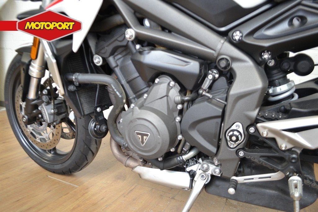 Triumph Street Triple S (bj 2022), Motoren, Motoren | Triumph, Triumph Motocycles, Bedrijf, Triumph.Benelux@triumph.co.uk, De Droogmakerij 40A
1851 LX   Heiloo, NL