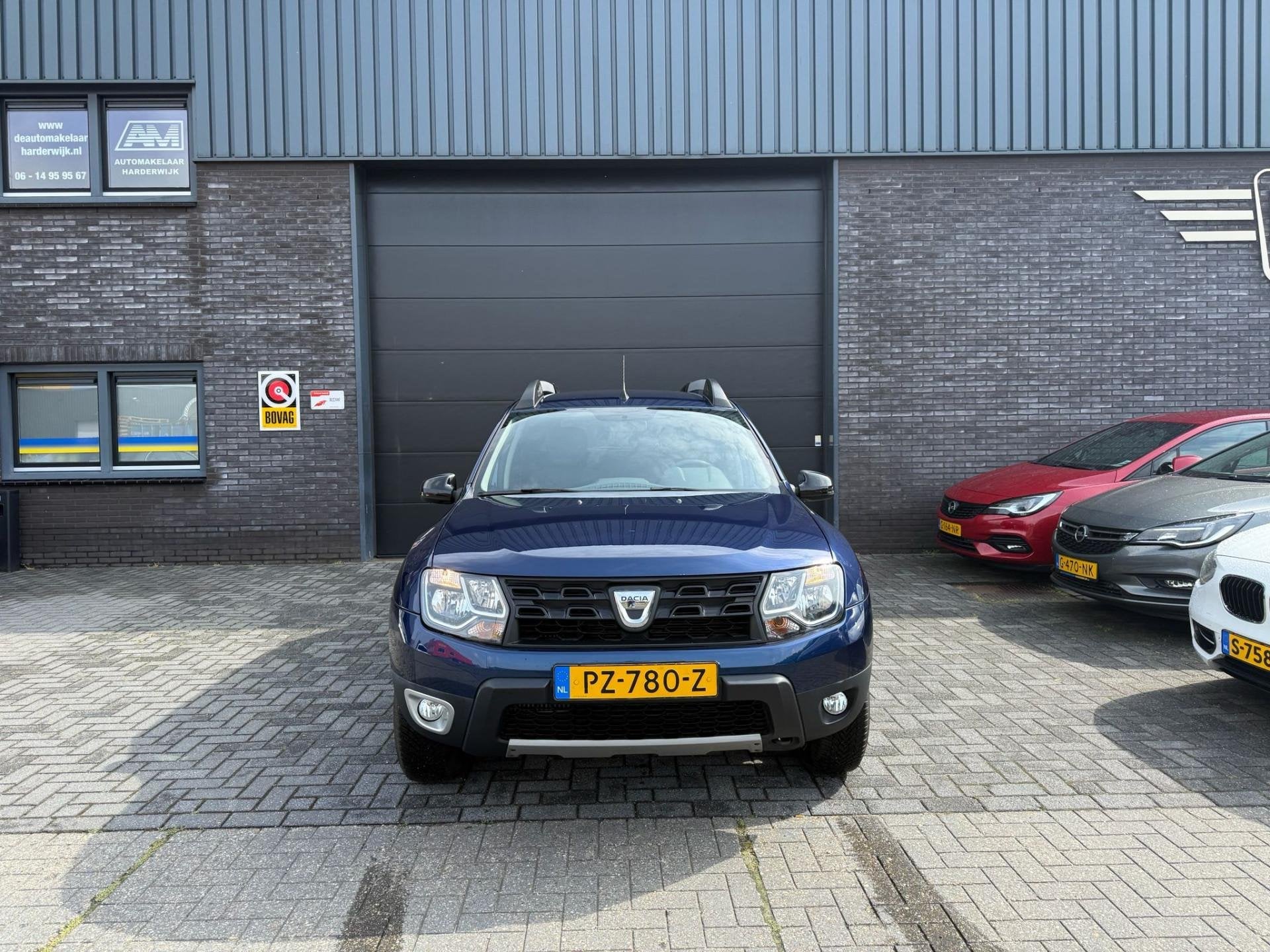 Dacia Duster 1.2 TCe 4x2 Blackshadow | 1E EIGENAAR | 3/6/12M, Auto's, Voorwielaandrijving, Navigatiesysteem, Gebruikt, Duster