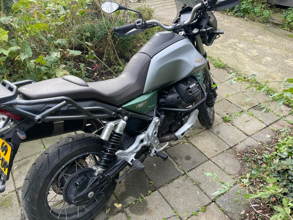Mooie Moto Guzzi V85 TT -Centenial 2023, 2 cilinders, Gebruikt, Particulier, Meer dan 35 kW