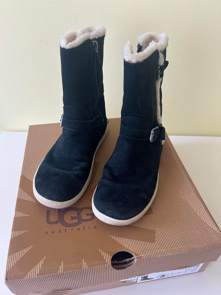 Zwarte UGG laarzen met bont en gespen, Kinderen en Baby's, Kinderkleding | Schoenen en Sokken, Gebruikt, Laarzen, Verzenden, Meisje