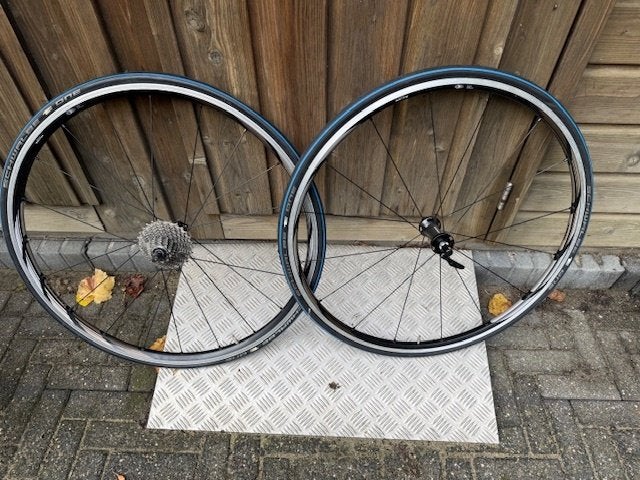 Shimano wielen + Shimano Ultegra Cassette + Schwalbe banden, Fietsen en Brommers, Fietsonderdelen, Ophalen, Band, Zo goed als nieuw