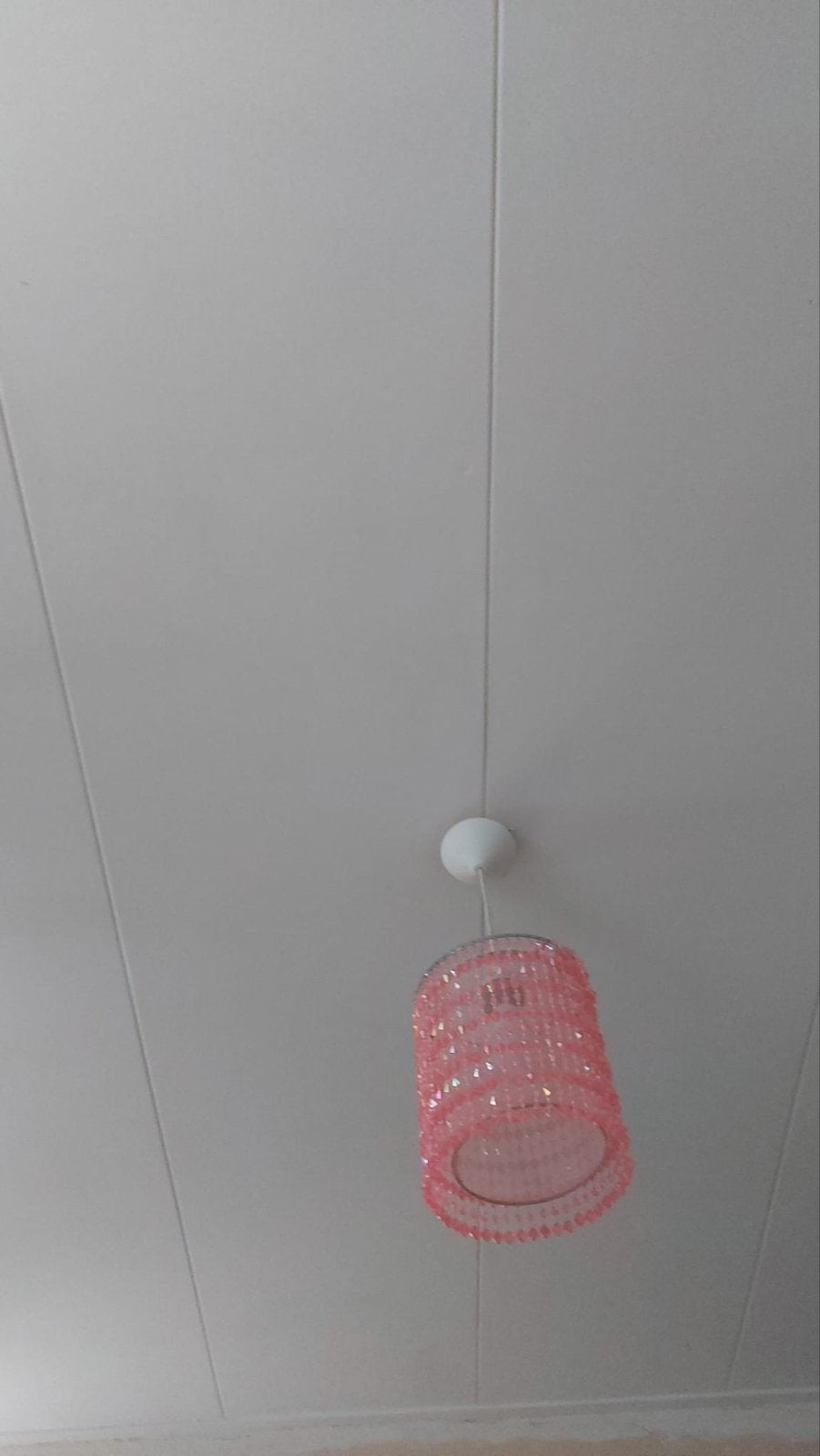 Roze hanglamp met kralen, Huis en Inrichting, Kasten | Televisiemeubels, Ophalen, Gebruikt, Minder dan 25 cm, Minder dan 100 cm