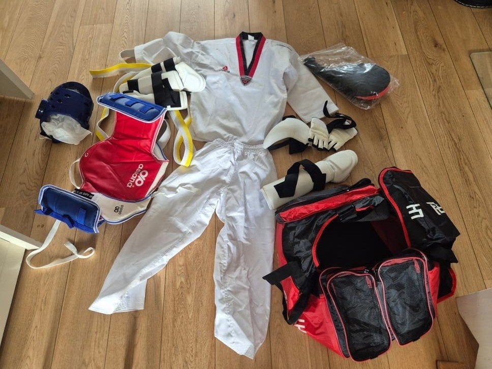 Complete Taekwondo set: pak, bescherming en tas, Maat S, Ophalen, Zo goed als nieuw, Taekwondo