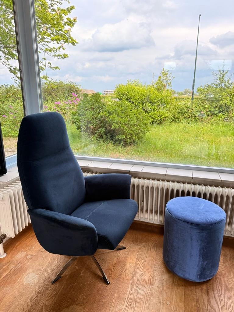 Moderne Velvet Fauteuil + Bijpassende Poef, Huis en Inrichting, Fauteuils, Ophalen, Gebruikt, Stof, 50 tot 75 cm