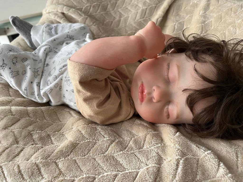 Reborn baby pop met certificaat, fles en luiers, Ophalen of Verzenden, Zo goed als nieuw, Babypop