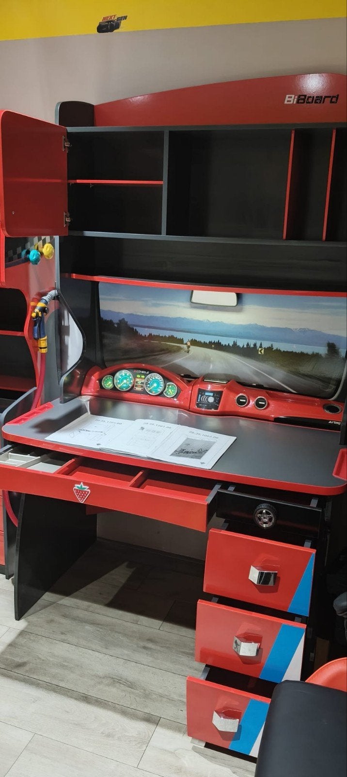 raceauto kinderkamer set - Bureau,kledingKast,Commode,, Ophalen, Zo goed als nieuw, Jongetje