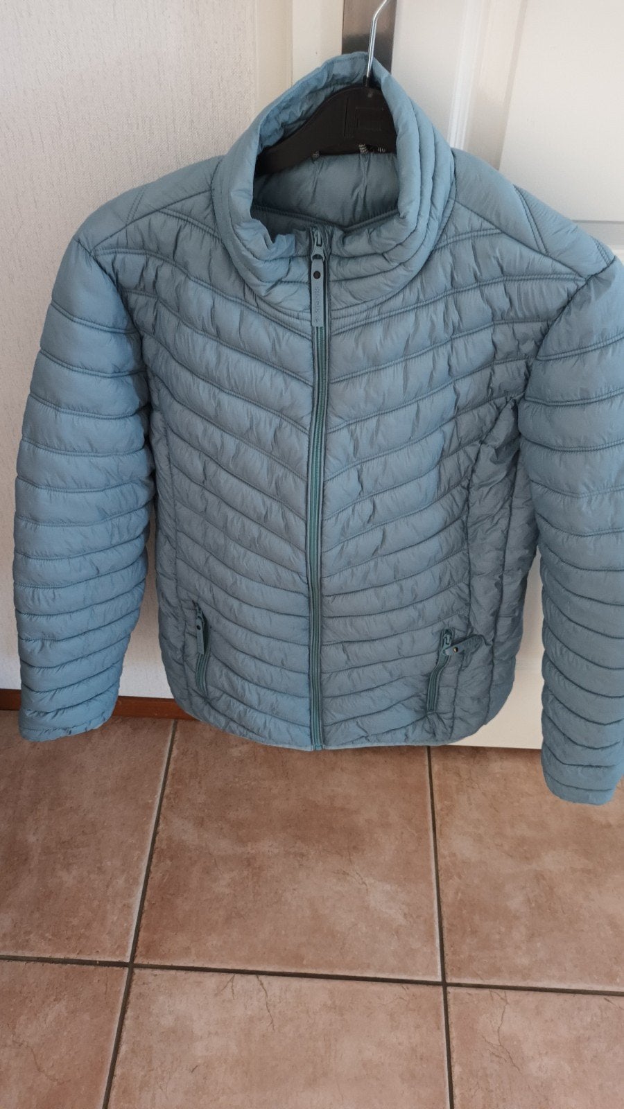 mooie tussen jas er staat 46 in valt als 42, Ophalen, Zo goed als nieuw, Maat 42/44 (L)