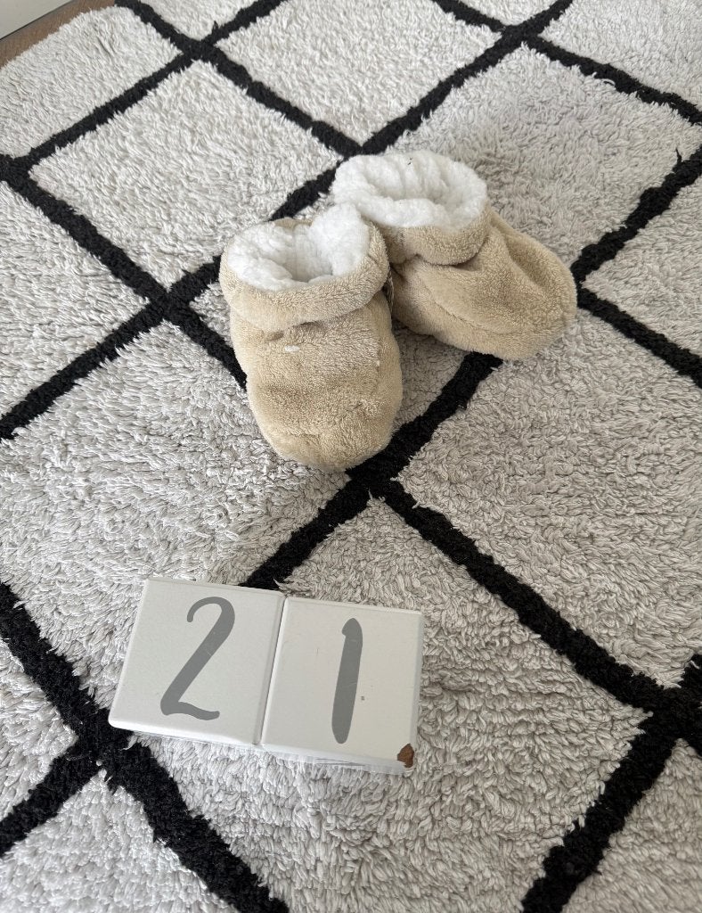 Nieuw beige teddy baby sloffen pantoffels teddy 21 22 Zeeman, Jongetje of Meisje, Nieuw, Ophalen of Verzenden, Zeeman