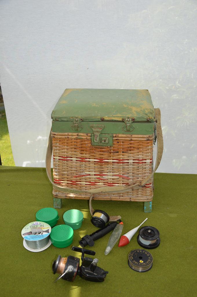 Oude decoratieve viskoffer/ mand hout / riet/ skai+ visgerei, Ophalen of Verzenden, Gebruikt, Koffer of Tas
