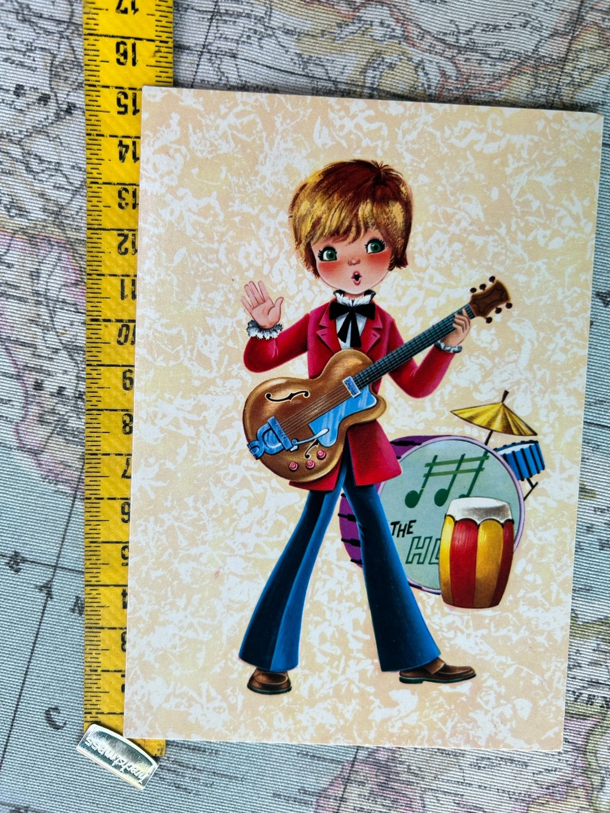 A.135.Oude vintage kinderkaart jongen gitaar drumstel, Ophalen of Verzenden, Kinderen