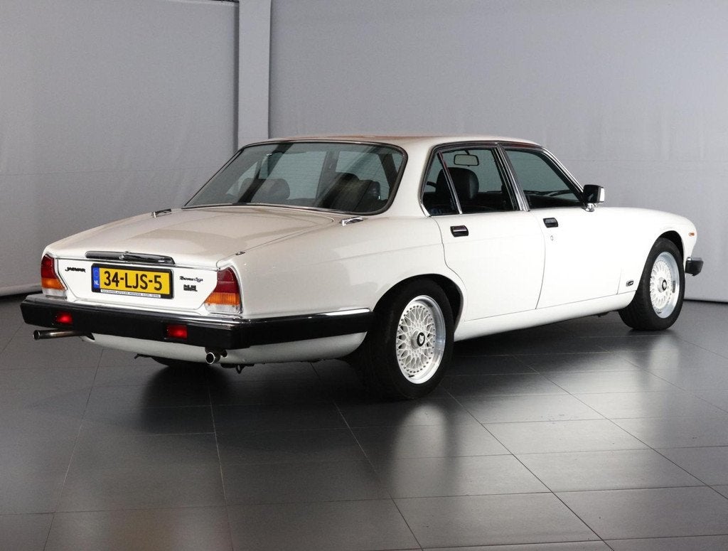 Jaguar Sovereign 5.3 V12 HE Sovereign, Auto's, Oldtimers, Automaat, Zwart, Wit, Leder