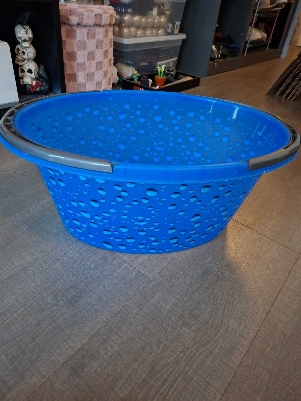 Blauwe wasmand met handvatten, Ophalen, Gebruikt