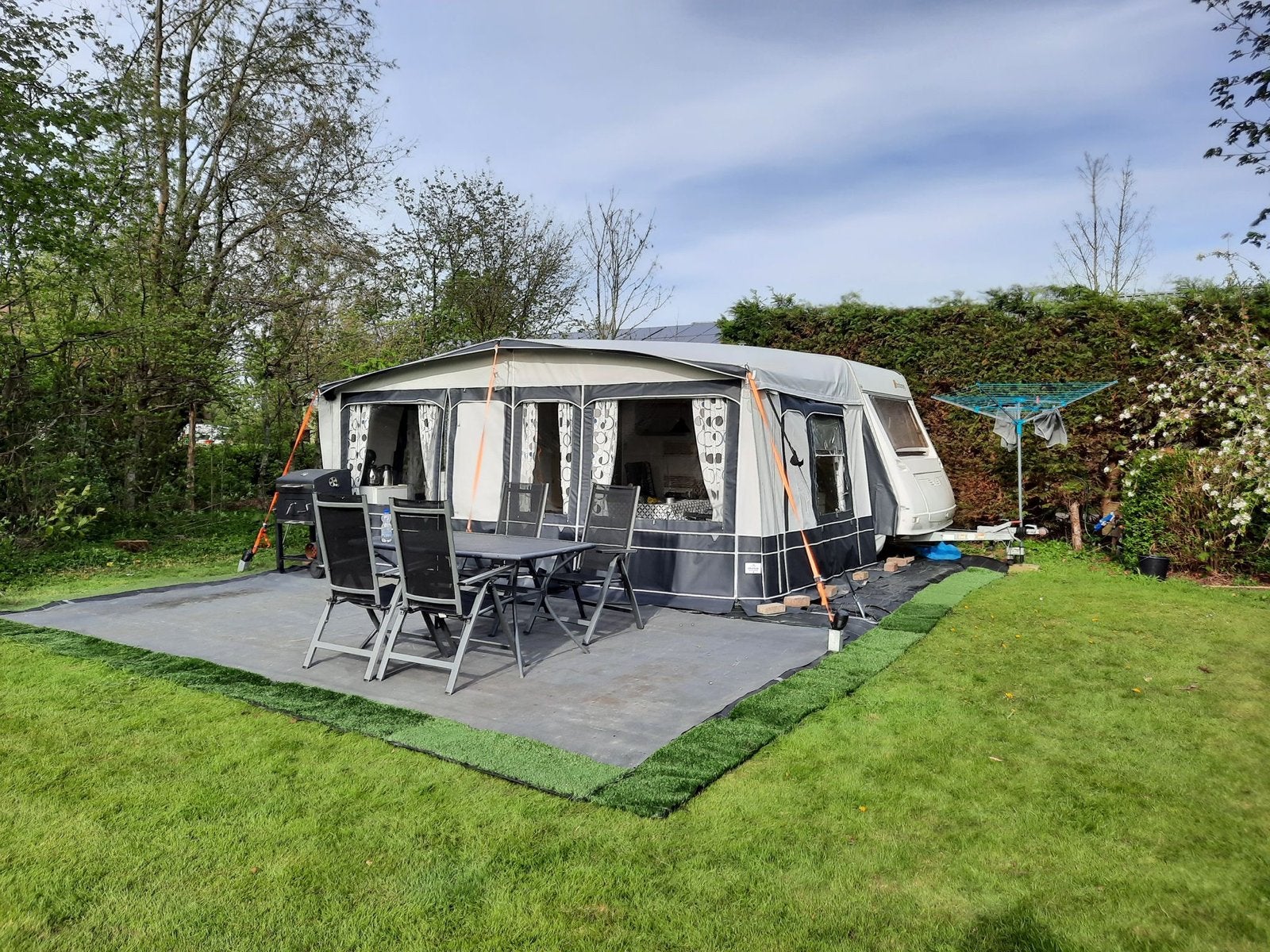 Sterckeman Starlett 49 PE - complete caravan + voortent, Vast bed, Sterckeman, Treinzit, 5 tot 6 meter