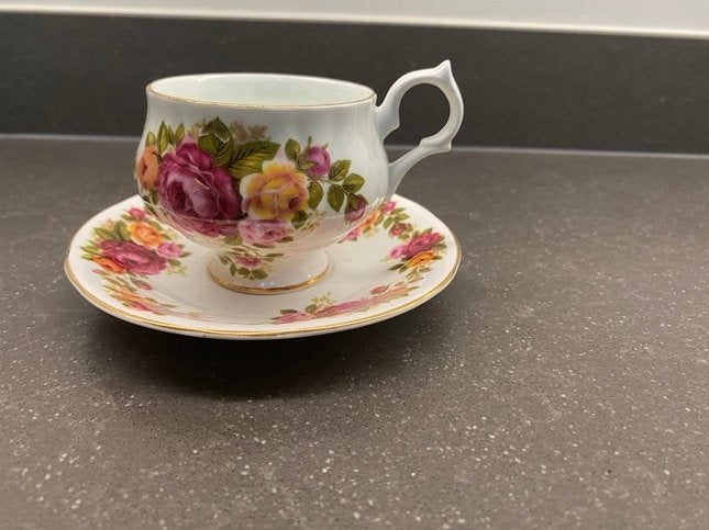 Springfield Bone China Theekop en Schotel - Gouden Rand, Antiek en Kunst, Antiek | Servies los, Ophalen of Verzenden