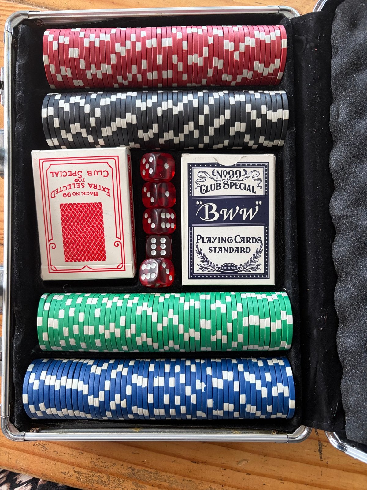 Nieuw Pokerset in Koffer - Compleet en Ongebruikt, Hobby en Vrije tijd, Gezelschapsspellen | Kaartspellen, Drie of vier spelers
