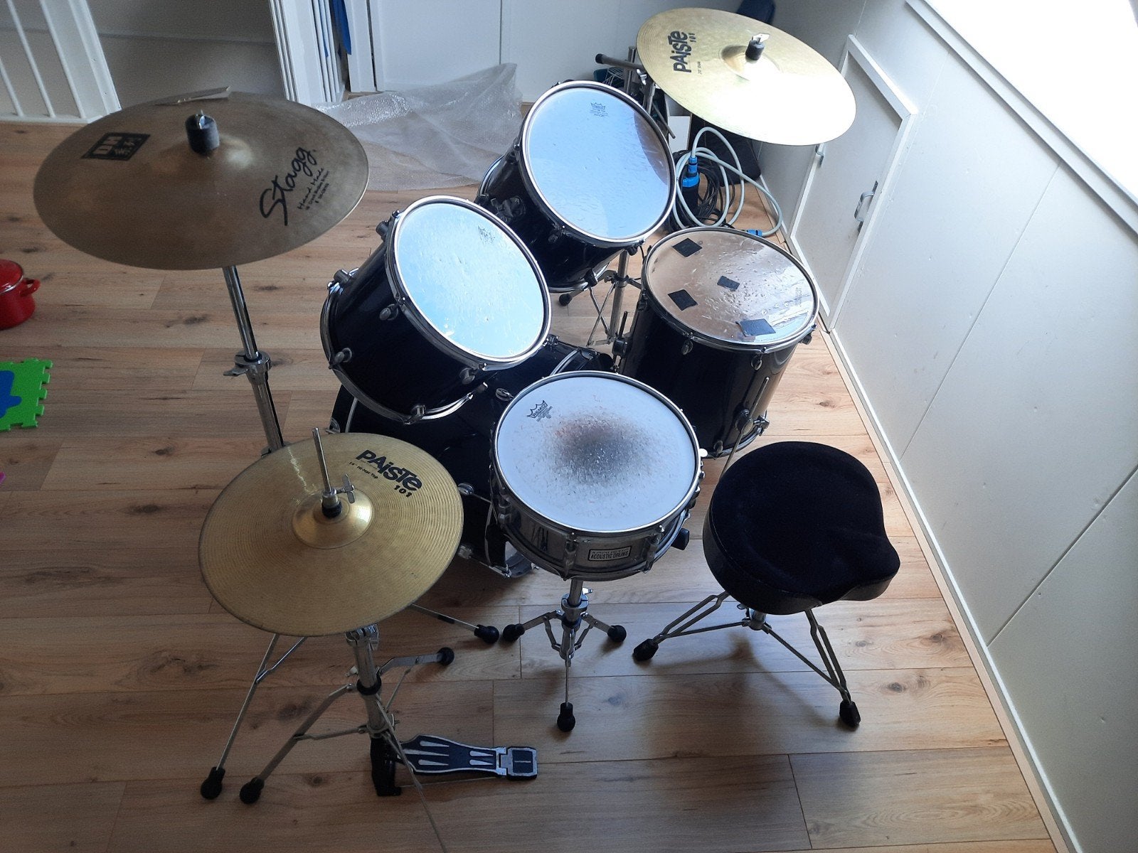 Zwart drumstel van acoustic drums. in gebruike staat, Muziek en Instrumenten, Drumstellen en Slagwerk, Ophalen, Gebruikt, Overige merken