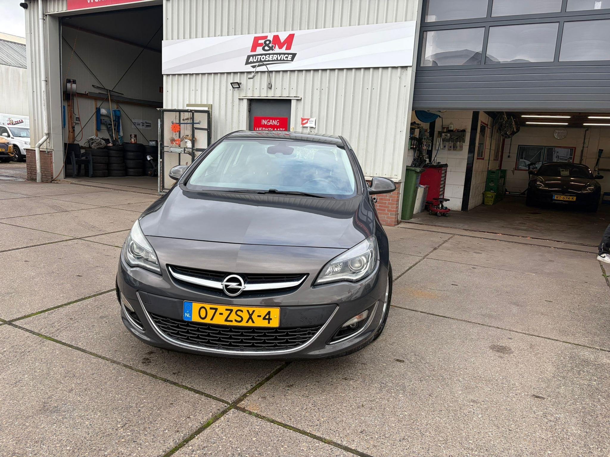 Opel Astra 1.6 Turbo Cosmo Automaat, clima, cruise, navi, pd, Auto's, Euro 5, Stof, Gebruikt, Zwart