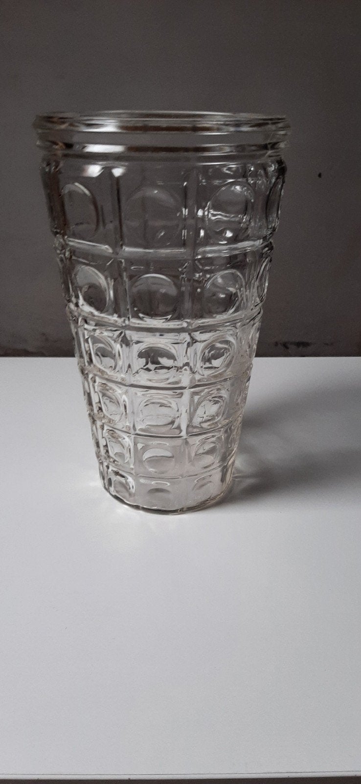 Vintage Glazen Vaas met Reliëfpatroon, Antiek en Kunst, Ophalen of Verzenden