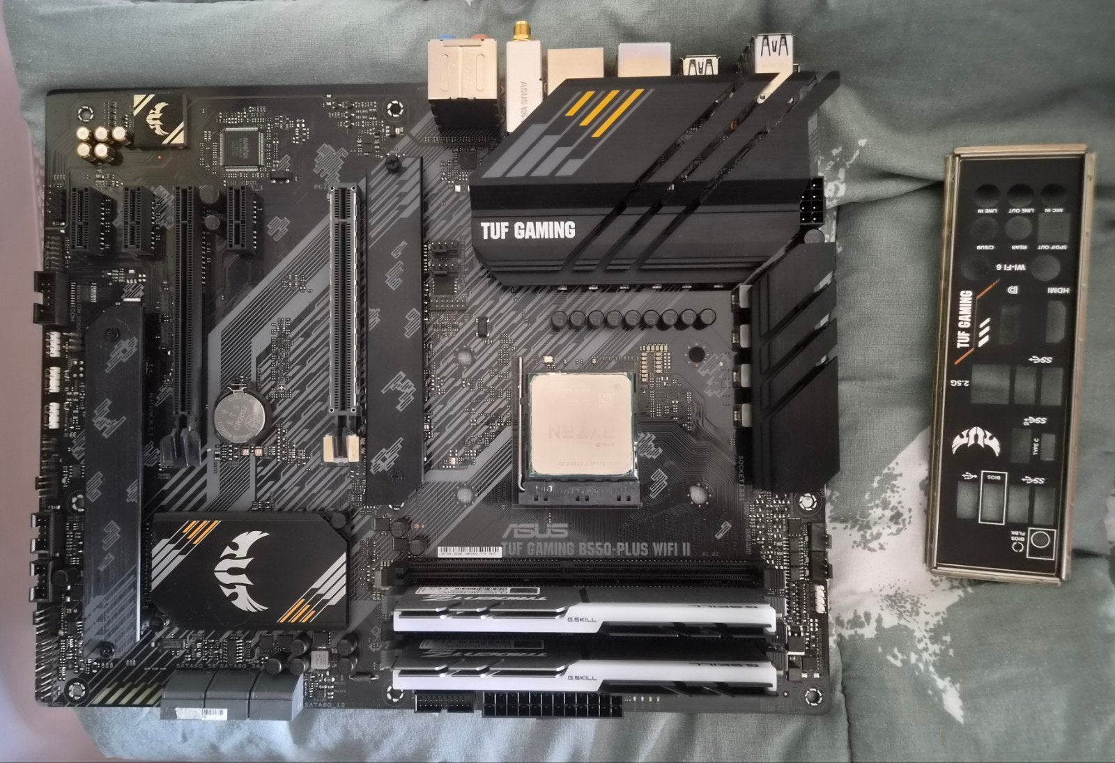 Ryzen 7 5700X3D - 32GB RAM - B550 WiFi - MSI waterkoeling, Computers en Software, Ophalen, Zo goed als nieuw, 4 Ghz of meer