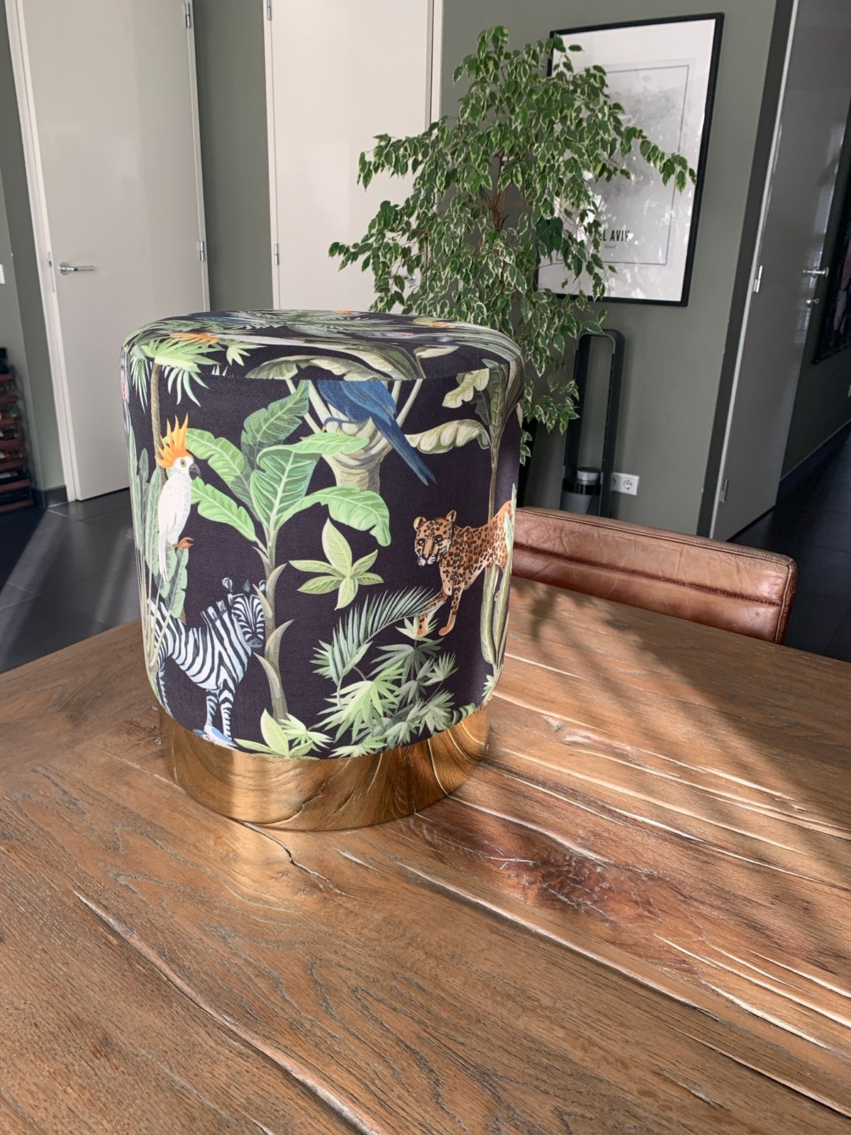 Poef met jungleprint en gouden onderstel, Ophalen, Minder dan 50 cm, Rond, Zo goed als nieuw