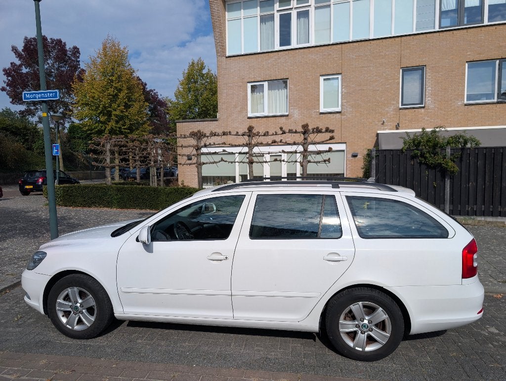 Skoda Octavia 1.2 TSI Combi 2012 Wit, Auto's, Voorwielaandrijving, Euro 5, Stof, 4 cilinders