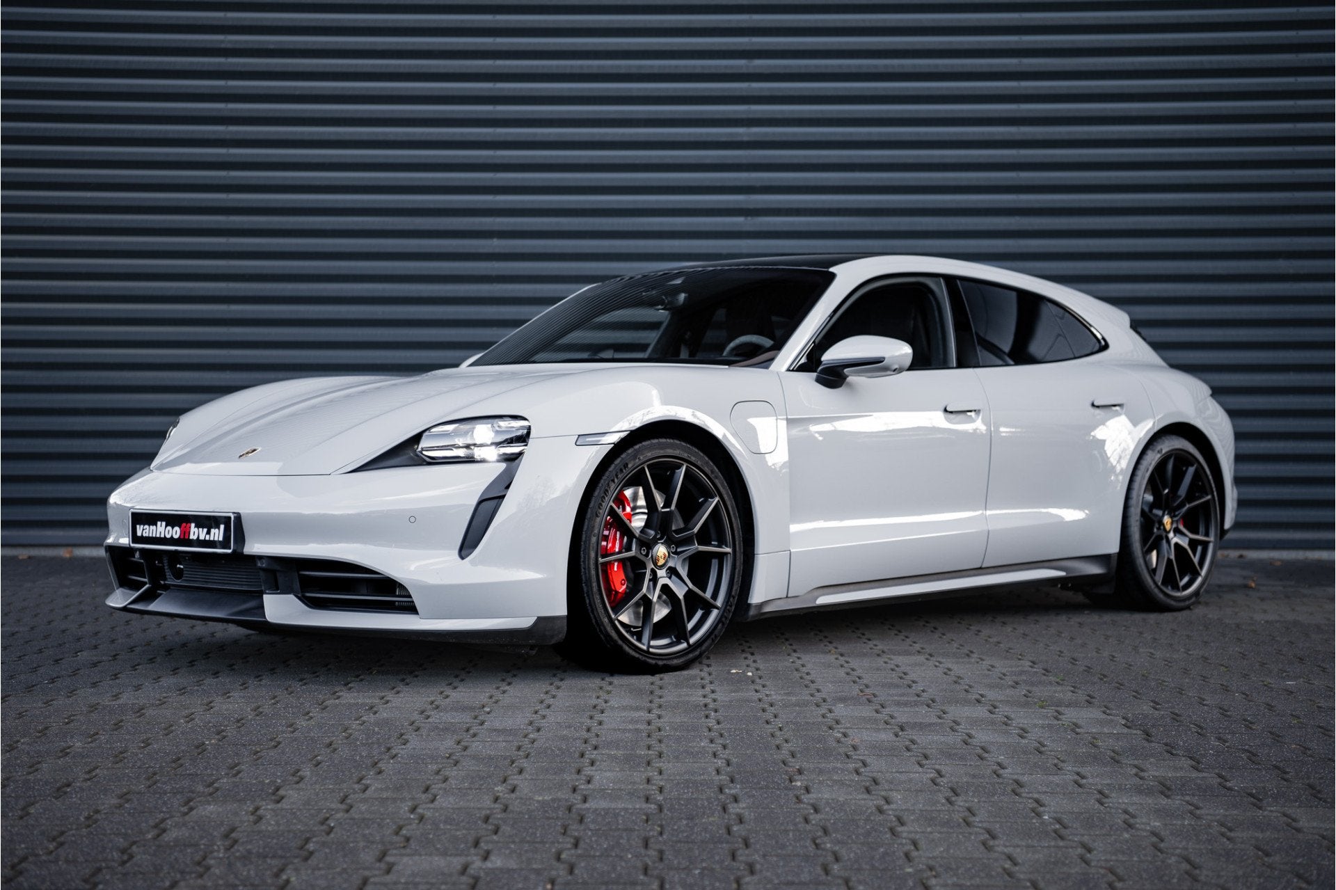 Porsche Taycan Turbo Sport Turismo - Krijt - Display - Sport, Auto's, Automaat, Dealer onderhouden, Gebruikt, Zwart