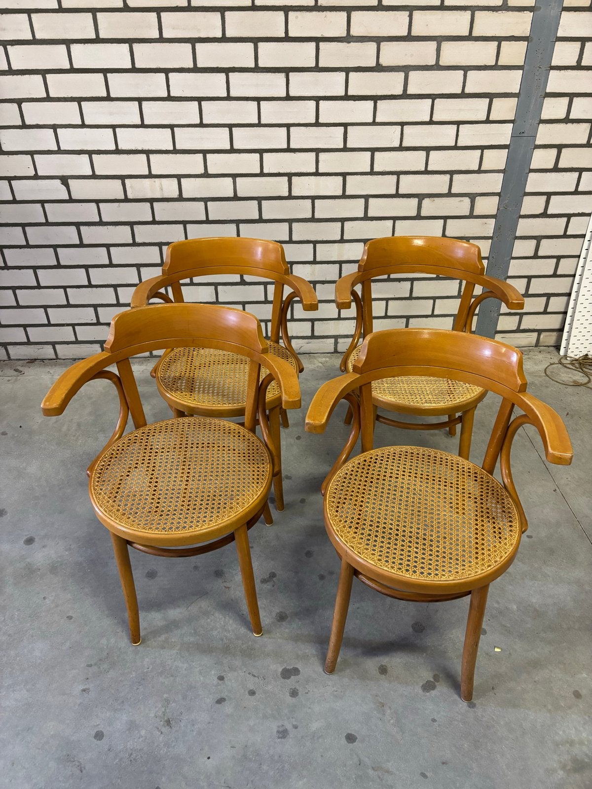 Set van 4 Thonet-stijl stoelen met rotan zitting, Ophalen