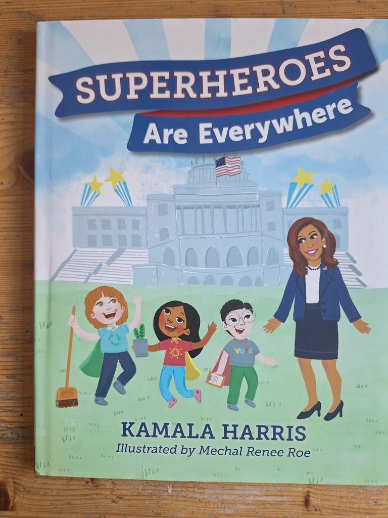 Superheroes Are Everywhere - Kamala Harris Kinderboek, Ophalen of Verzenden, Zo goed als nieuw, Kamala Harris, Non-fictie