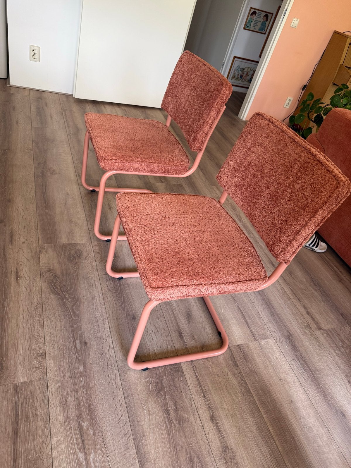 Zuiver Ridge Soft stoelen terracotta/roze - Ongebruikt, Huis en Inrichting, Stoelen, Twee, Overige kleuren, Nieuw, Ophalen of Verzenden
