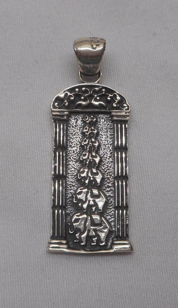 Zilveren geluk hanger stapel olifanten nr.1736, Verzenden, Zo goed als nieuw, Kruis of Symbool, Zilver