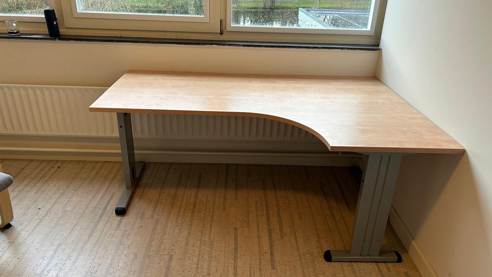 BuroEnzo Verstelbaar Hoekbureau - Zeer goede staat, Huis en Inrichting, Ophalen, Spaanplaat of MDF, Hoekbureau, Bruin