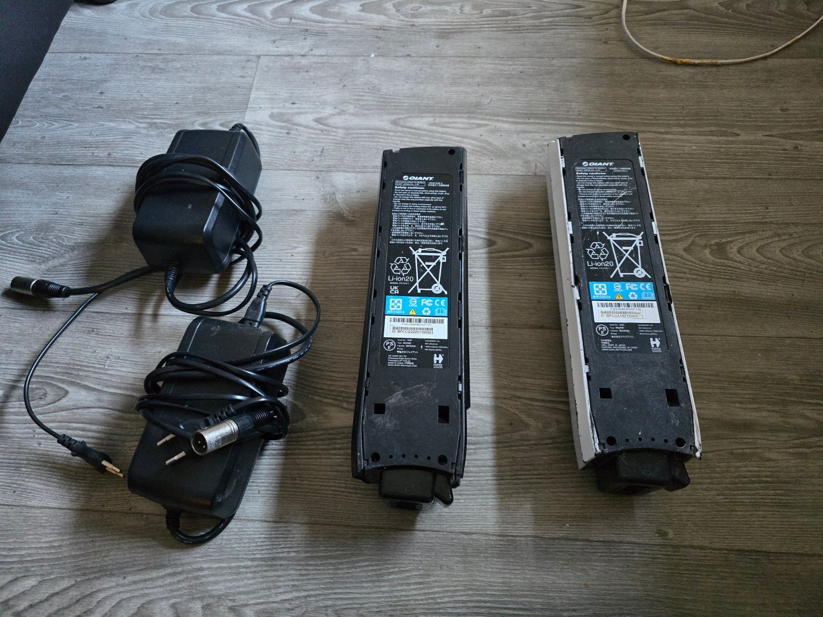 Giant Energy Pack Accu's en Opladers (Zwart & Wit), Ophalen of Verzenden, Gebruikt