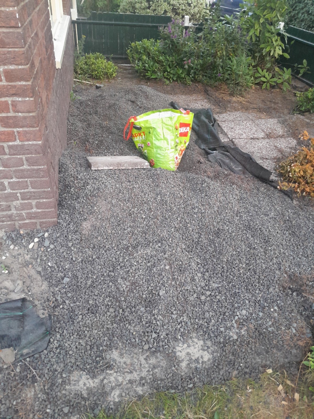 Gratis af te halen: Zwart siersplit (ca. 1 m³), Tuin en Terras, Grind, Keien en Split, Ophalen, Gebruikt, Zwart, Grind