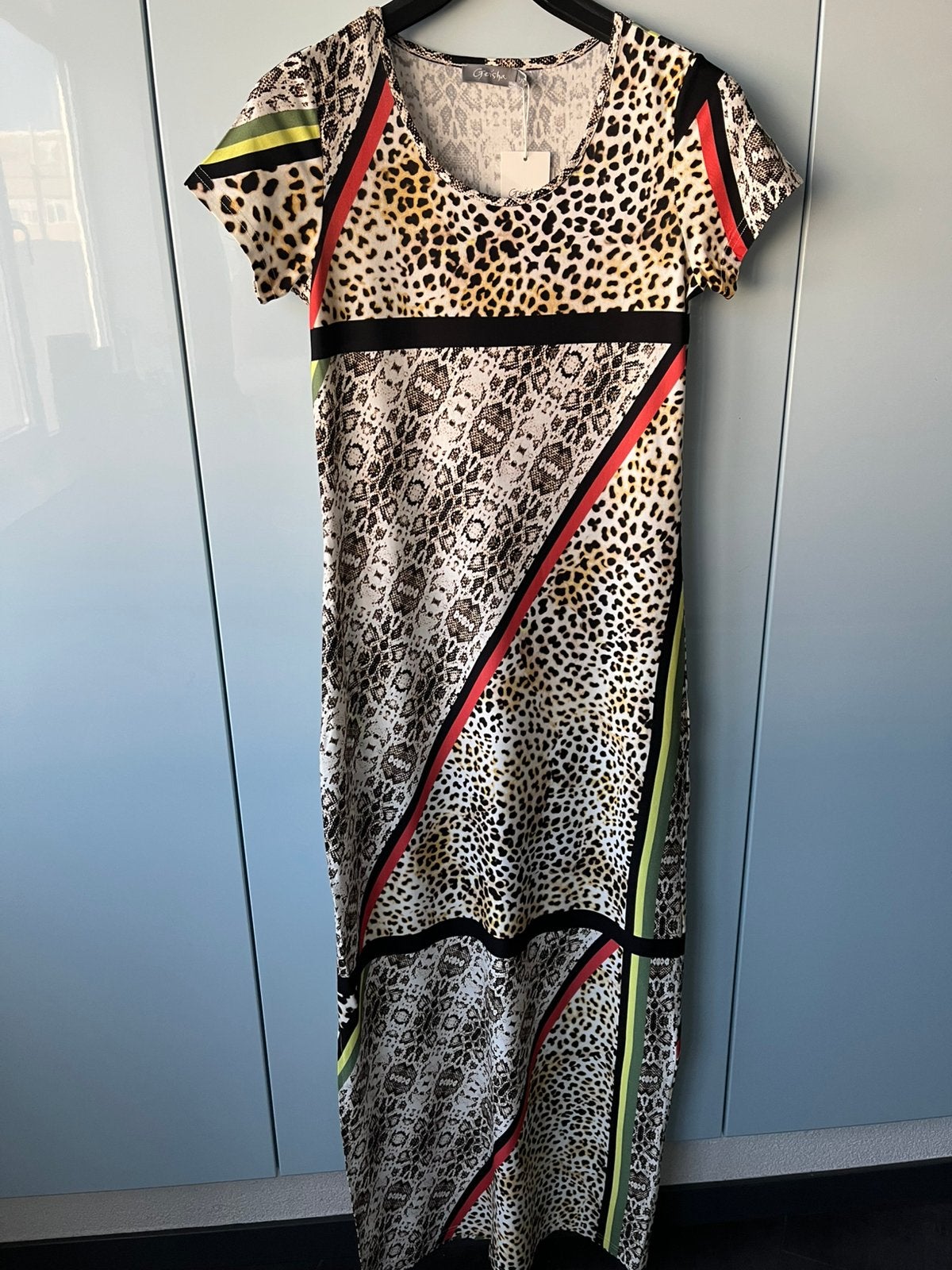 Geisha lange jurk luipaard print split maat 36 nieuw, Meerkleurig, Nieuw, Ophalen of Verzenden, Maat 36 (S)