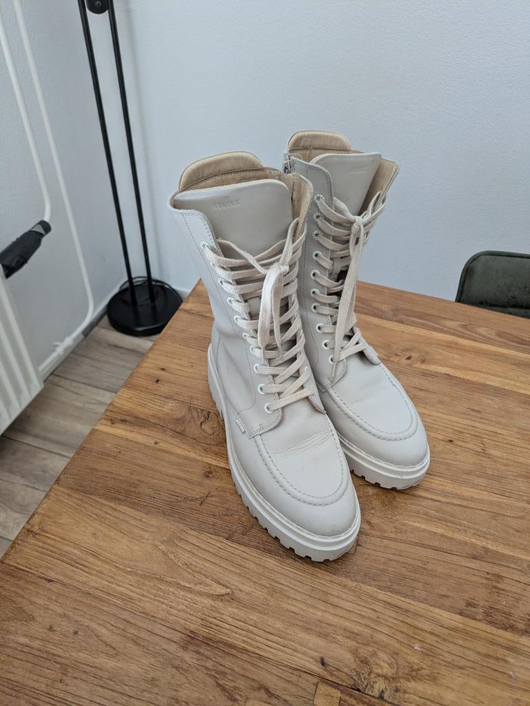 Witte leren veterlaarzen van Nubikk, maat 38, Kleding | Dames, Schoenen, Zo goed als nieuw, Lage of Enkellaarzen, Wit, Ophalen of Verzenden