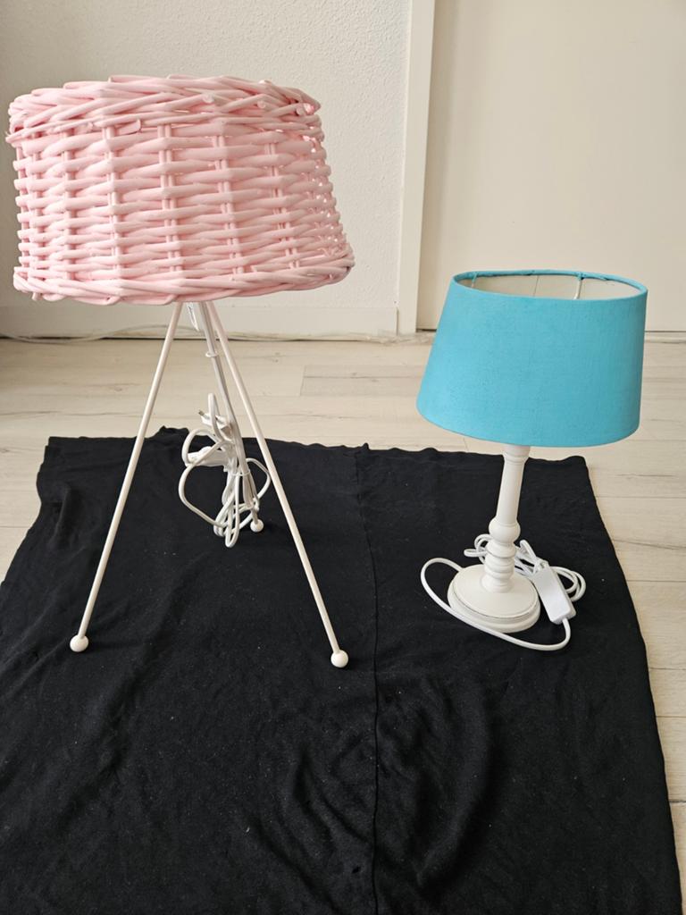 Set van 2 lampen: roze rieten en blauwe stoffen lamp, Overige materialen, Gebruikt, Modern, Speels, 50 tot 75 cm