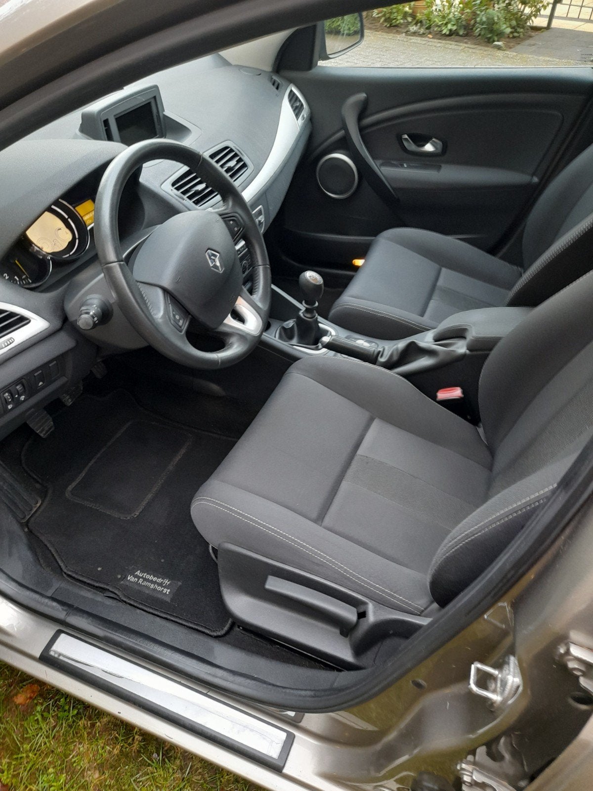 RENAULT MEGANE 1.4 TCE 2011 zeer luxe + alle boekjes, Auto's, Renault, Particulier, Ophalen