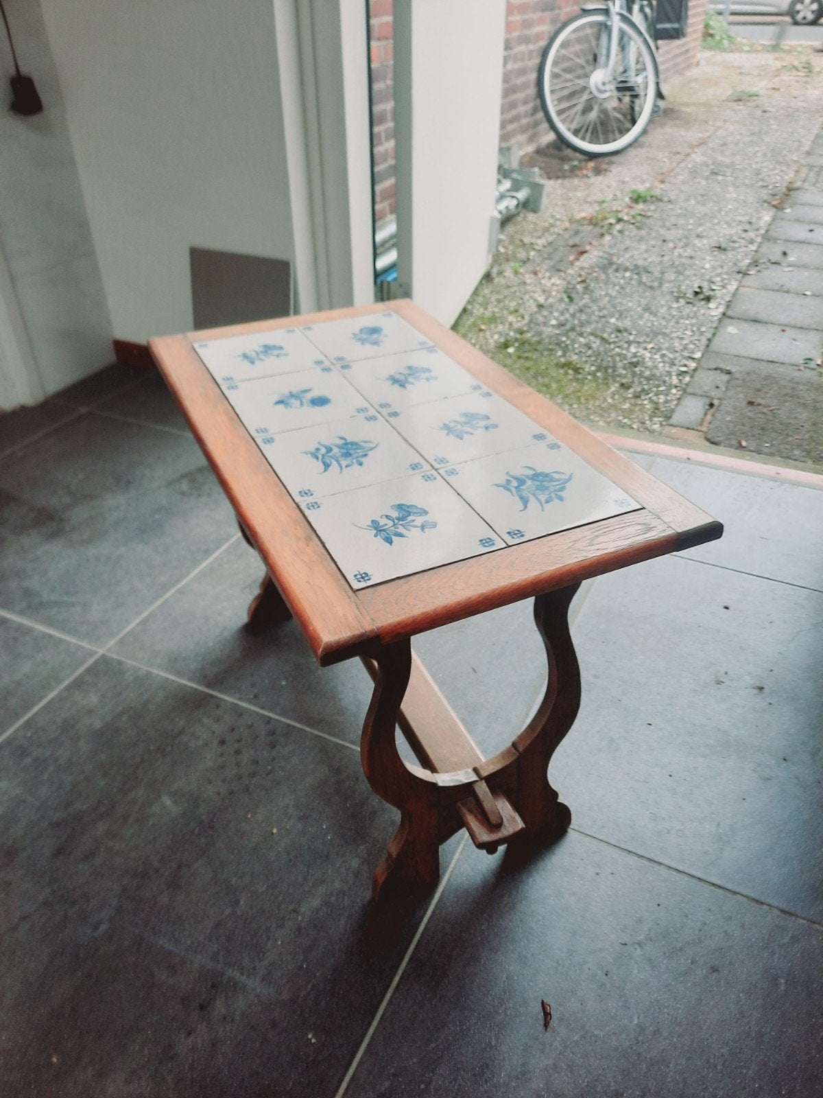 Vintage bijzettafel met Delfts blauwe tegels, Ophalen of Verzenden